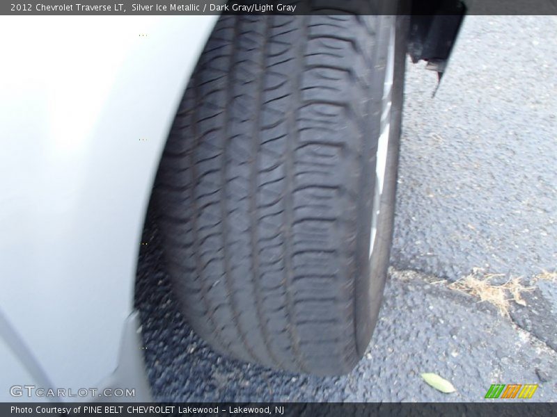 Silver Ice Metallic / Dark Gray/Light Gray 2012 Chevrolet Traverse LT