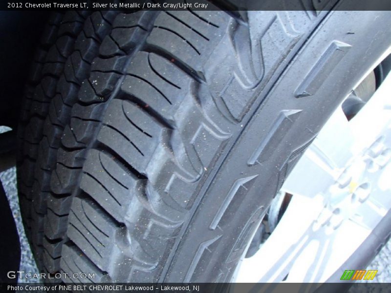 Silver Ice Metallic / Dark Gray/Light Gray 2012 Chevrolet Traverse LT