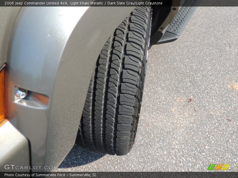 Light Khaki Metallic / Dark Slate Gray/Light Graystone 2006 Jeep Commander Limited 4x4