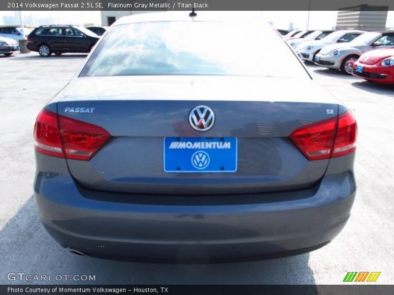 Platinum Gray Metallic / Titan Black 2014 Volkswagen Passat 2.5L SE