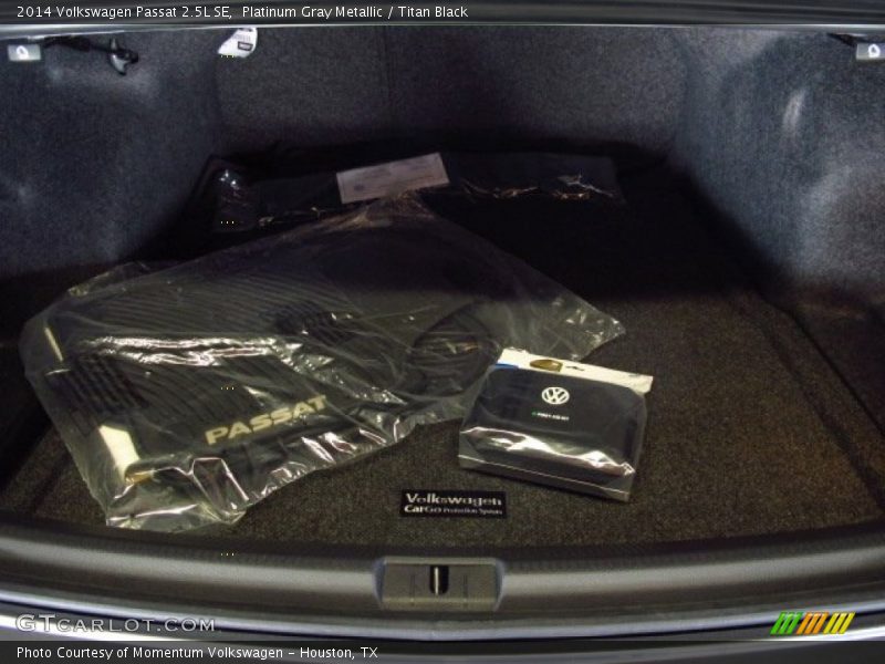 Platinum Gray Metallic / Titan Black 2014 Volkswagen Passat 2.5L SE