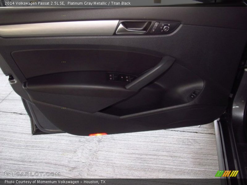 Platinum Gray Metallic / Titan Black 2014 Volkswagen Passat 2.5L SE