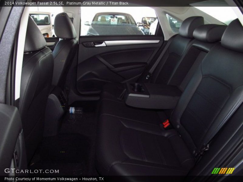 Platinum Gray Metallic / Titan Black 2014 Volkswagen Passat 2.5L SE