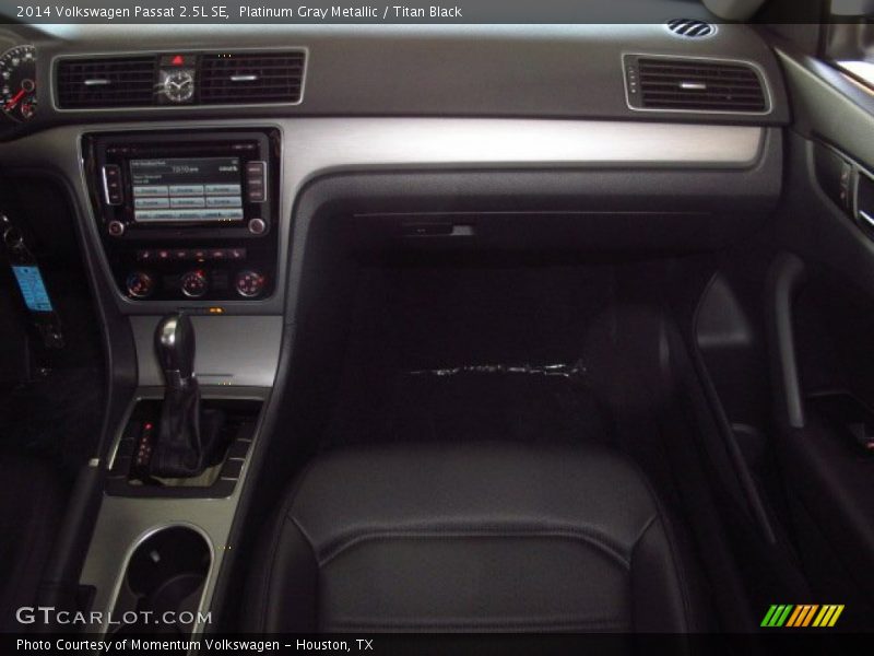 Platinum Gray Metallic / Titan Black 2014 Volkswagen Passat 2.5L SE