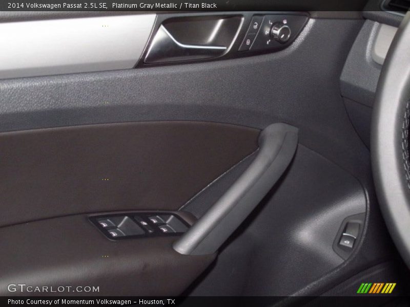 Platinum Gray Metallic / Titan Black 2014 Volkswagen Passat 2.5L SE