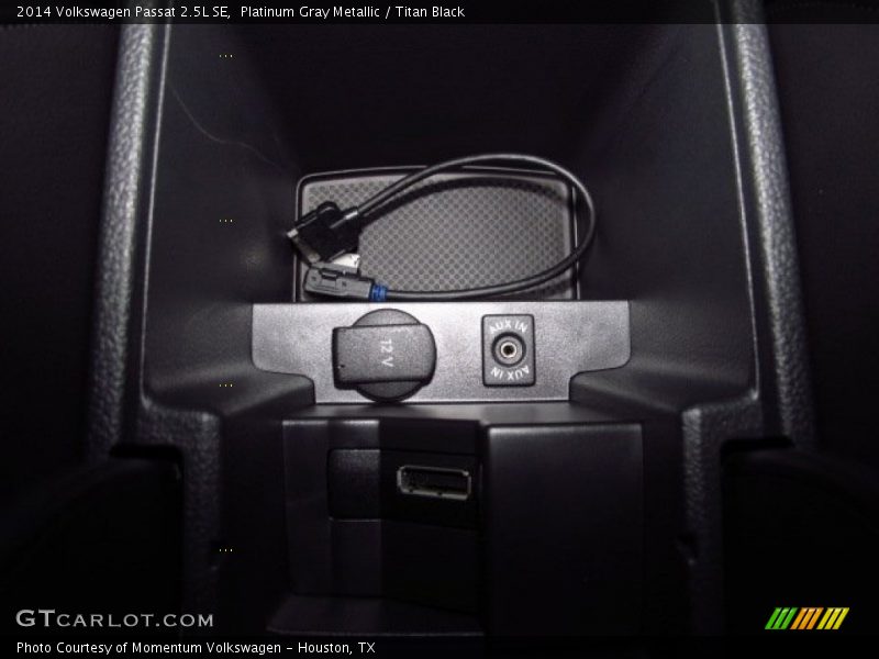 Platinum Gray Metallic / Titan Black 2014 Volkswagen Passat 2.5L SE