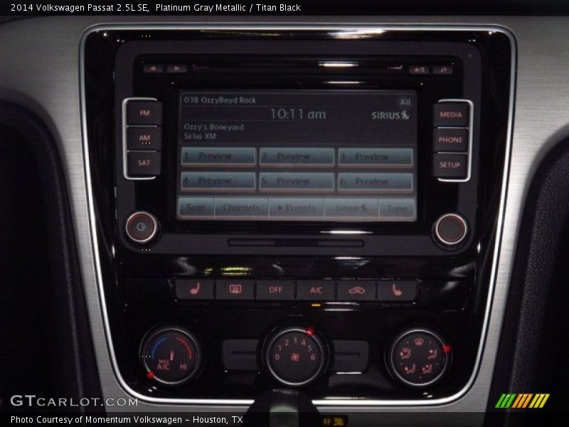 Platinum Gray Metallic / Titan Black 2014 Volkswagen Passat 2.5L SE