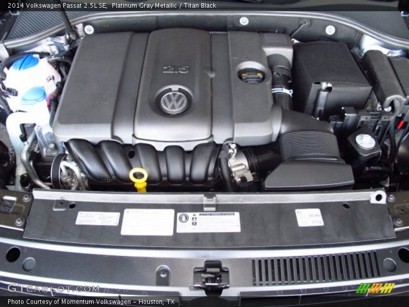 Platinum Gray Metallic / Titan Black 2014 Volkswagen Passat 2.5L SE