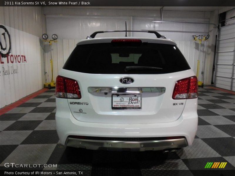 Snow White Pearl / Black 2011 Kia Sorento SX V6