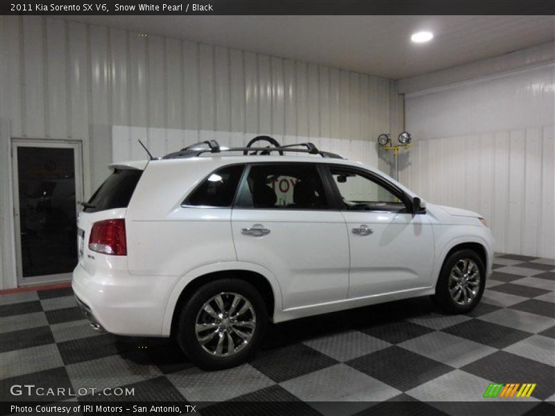 Snow White Pearl / Black 2011 Kia Sorento SX V6