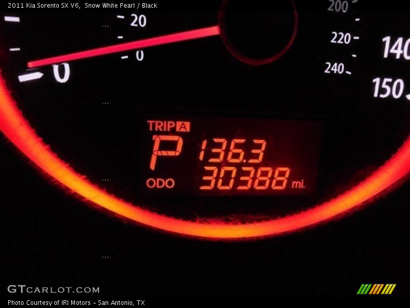 Snow White Pearl / Black 2011 Kia Sorento SX V6