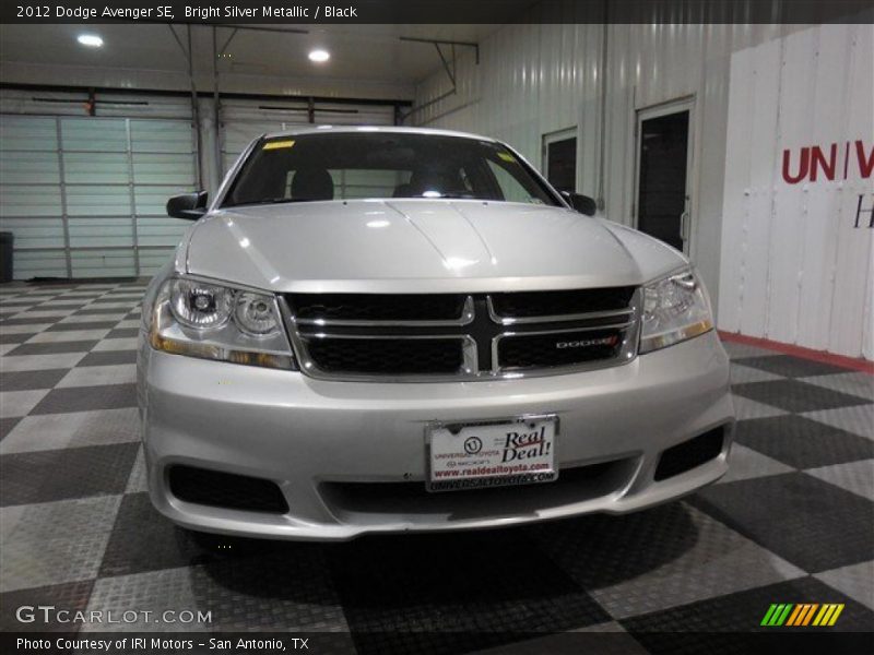 Bright Silver Metallic / Black 2012 Dodge Avenger SE