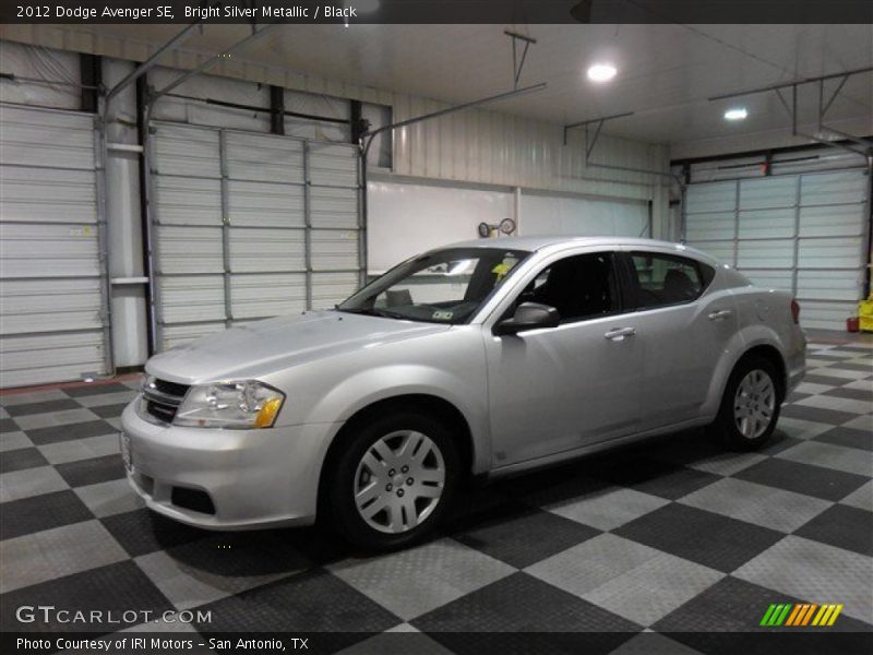 Bright Silver Metallic / Black 2012 Dodge Avenger SE