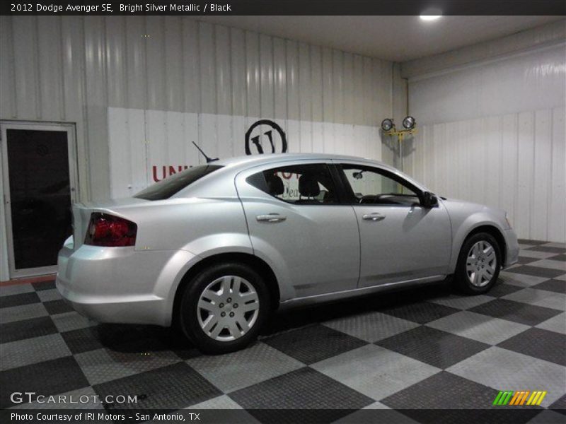 Bright Silver Metallic / Black 2012 Dodge Avenger SE