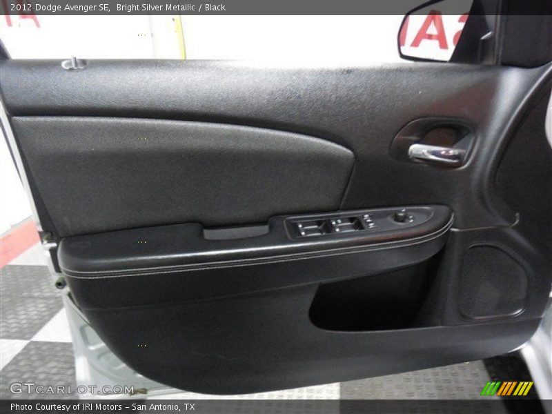 Bright Silver Metallic / Black 2012 Dodge Avenger SE