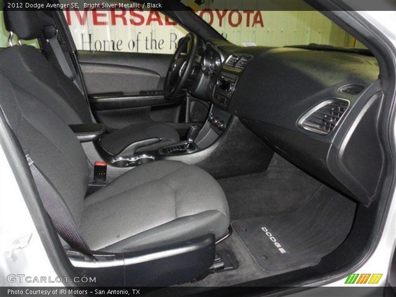Bright Silver Metallic / Black 2012 Dodge Avenger SE