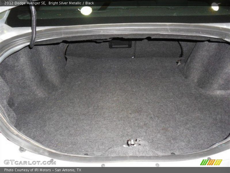 Bright Silver Metallic / Black 2012 Dodge Avenger SE