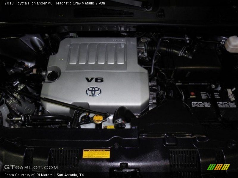 Magnetic Gray Metallic / Ash 2013 Toyota Highlander V6