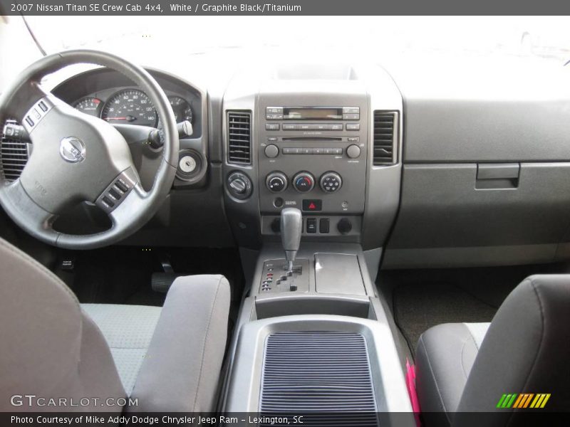 White / Graphite Black/Titanium 2007 Nissan Titan SE Crew Cab 4x4