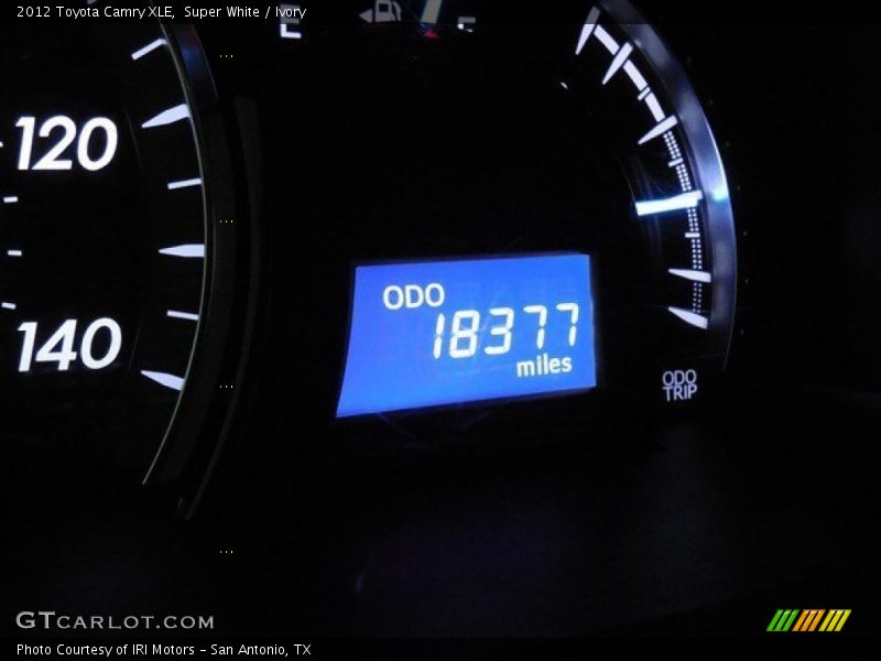 Super White / Ivory 2012 Toyota Camry XLE