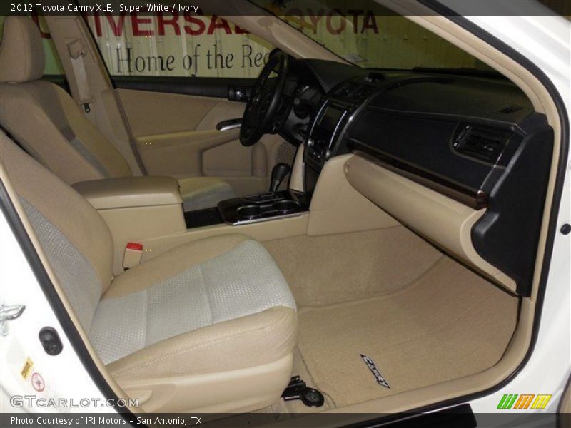 Super White / Ivory 2012 Toyota Camry XLE