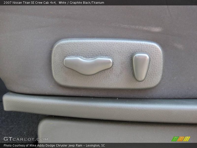 White / Graphite Black/Titanium 2007 Nissan Titan SE Crew Cab 4x4