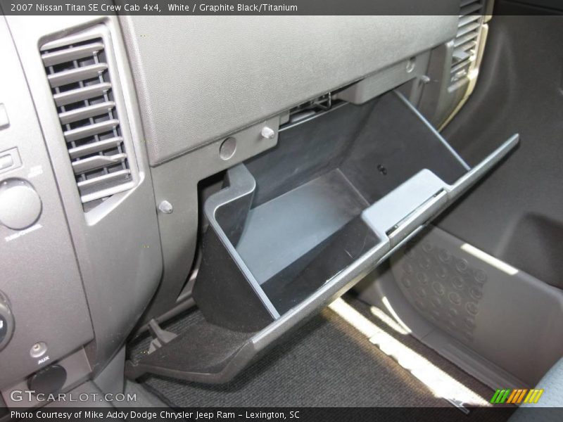 White / Graphite Black/Titanium 2007 Nissan Titan SE Crew Cab 4x4