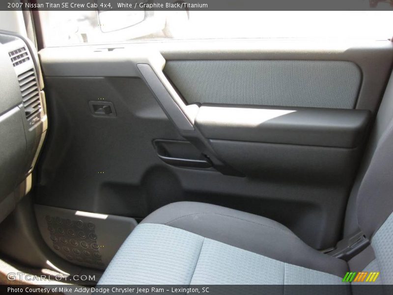 White / Graphite Black/Titanium 2007 Nissan Titan SE Crew Cab 4x4