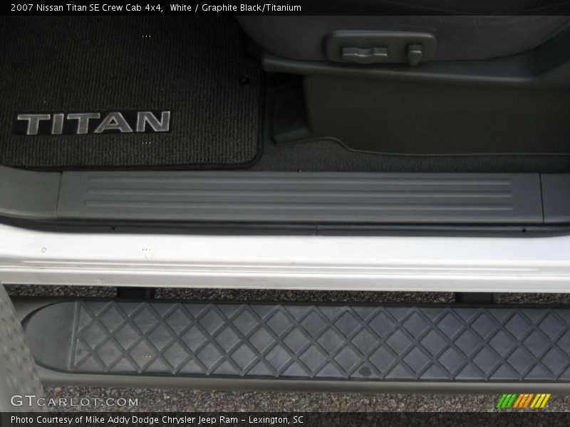 White / Graphite Black/Titanium 2007 Nissan Titan SE Crew Cab 4x4