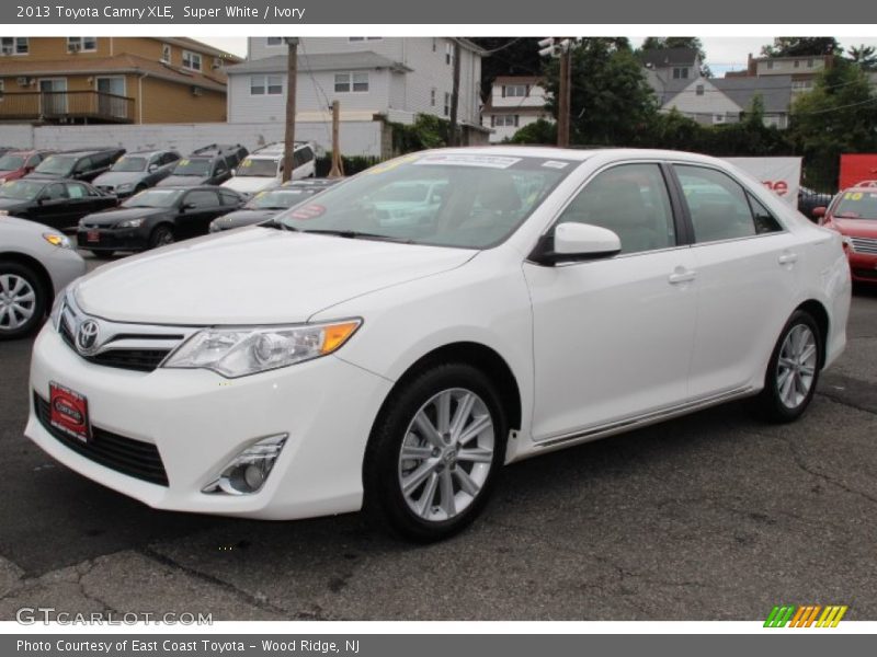 Super White / Ivory 2013 Toyota Camry XLE