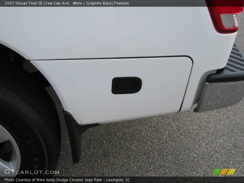 White / Graphite Black/Titanium 2007 Nissan Titan SE Crew Cab 4x4