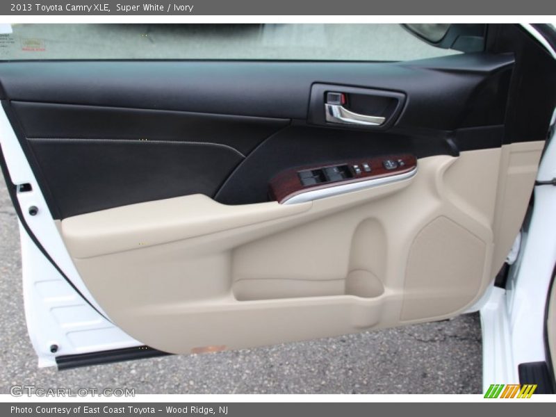 Super White / Ivory 2013 Toyota Camry XLE