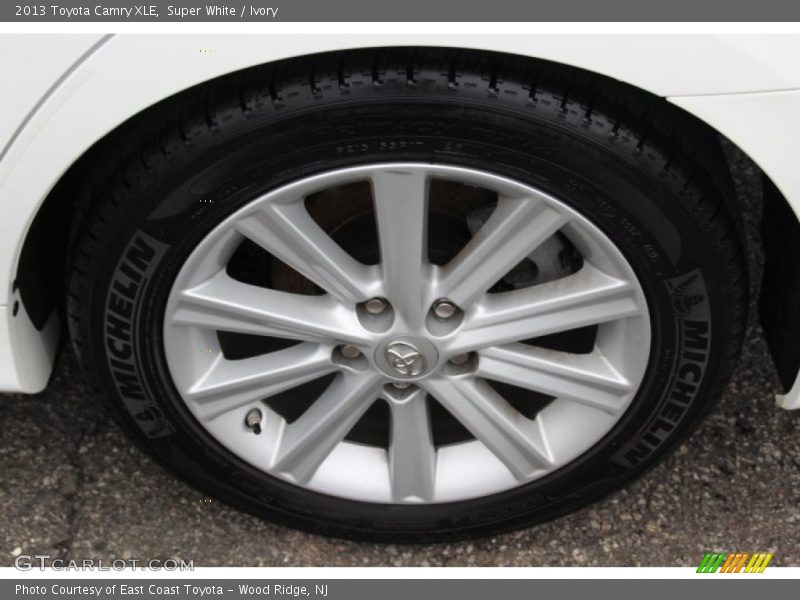 Super White / Ivory 2013 Toyota Camry XLE