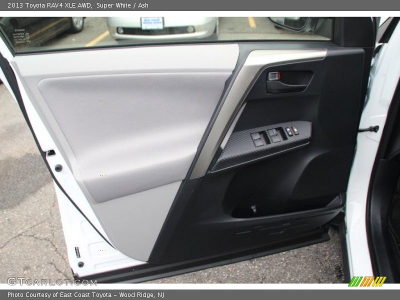 Super White / Ash 2013 Toyota RAV4 XLE AWD