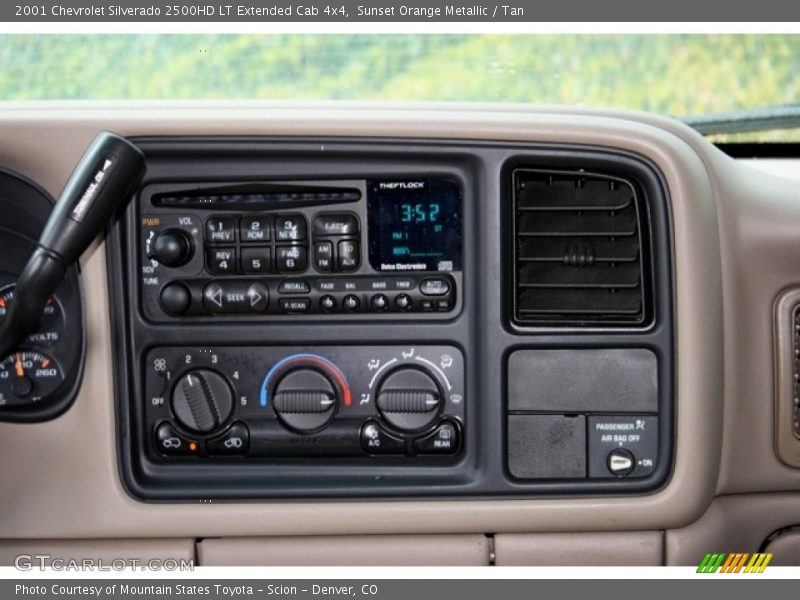 Controls of 2001 Silverado 2500HD LT Extended Cab 4x4