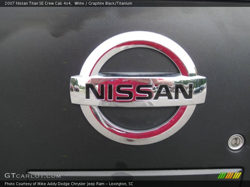 White / Graphite Black/Titanium 2007 Nissan Titan SE Crew Cab 4x4