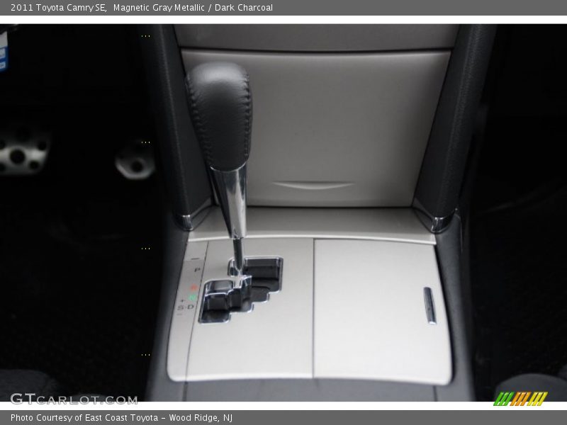Magnetic Gray Metallic / Dark Charcoal 2011 Toyota Camry SE