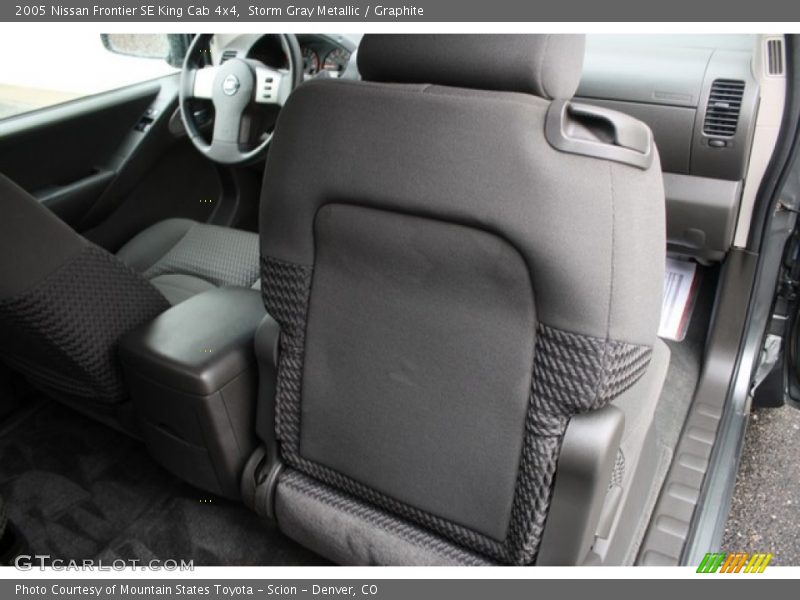 Storm Gray Metallic / Graphite 2005 Nissan Frontier SE King Cab 4x4