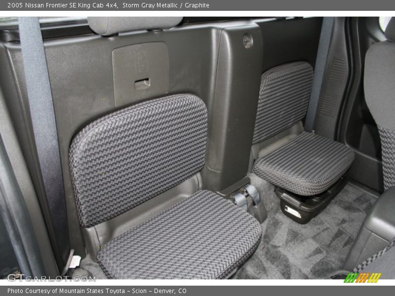 Storm Gray Metallic / Graphite 2005 Nissan Frontier SE King Cab 4x4