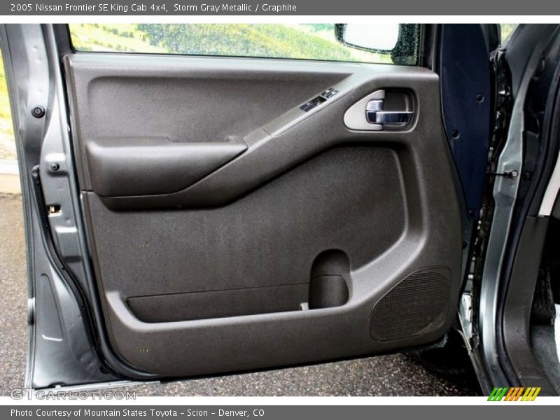 Storm Gray Metallic / Graphite 2005 Nissan Frontier SE King Cab 4x4