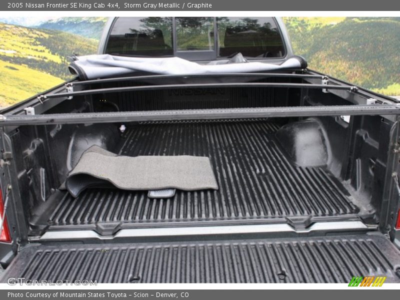 Storm Gray Metallic / Graphite 2005 Nissan Frontier SE King Cab 4x4