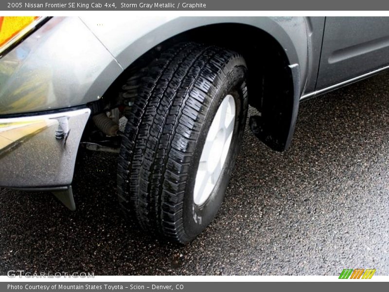 Storm Gray Metallic / Graphite 2005 Nissan Frontier SE King Cab 4x4