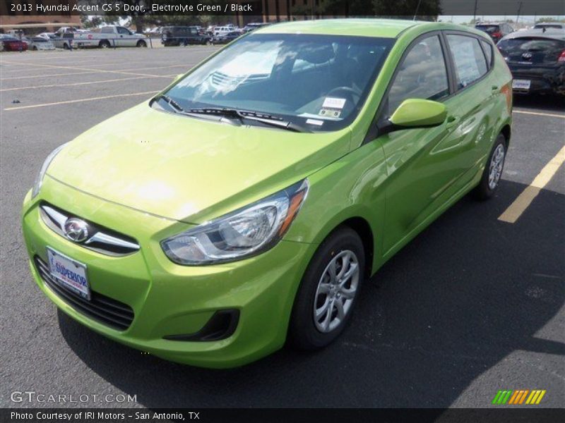 Electrolyte Green / Black 2013 Hyundai Accent GS 5 Door