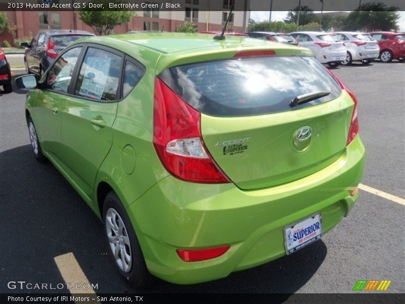 Electrolyte Green / Black 2013 Hyundai Accent GS 5 Door