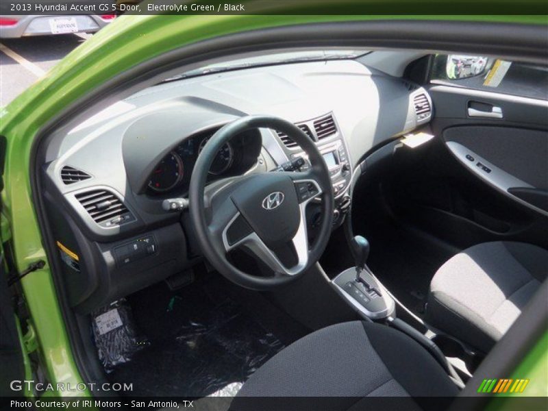 Electrolyte Green / Black 2013 Hyundai Accent GS 5 Door