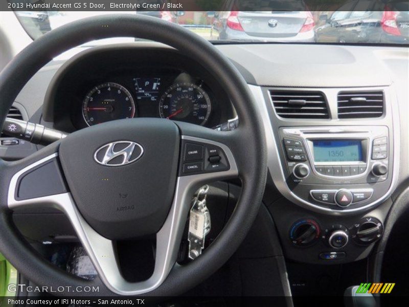 Electrolyte Green / Black 2013 Hyundai Accent GS 5 Door