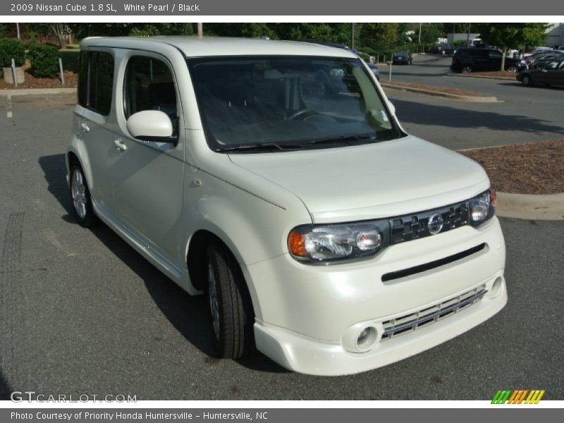 White Pearl / Black 2009 Nissan Cube 1.8 SL