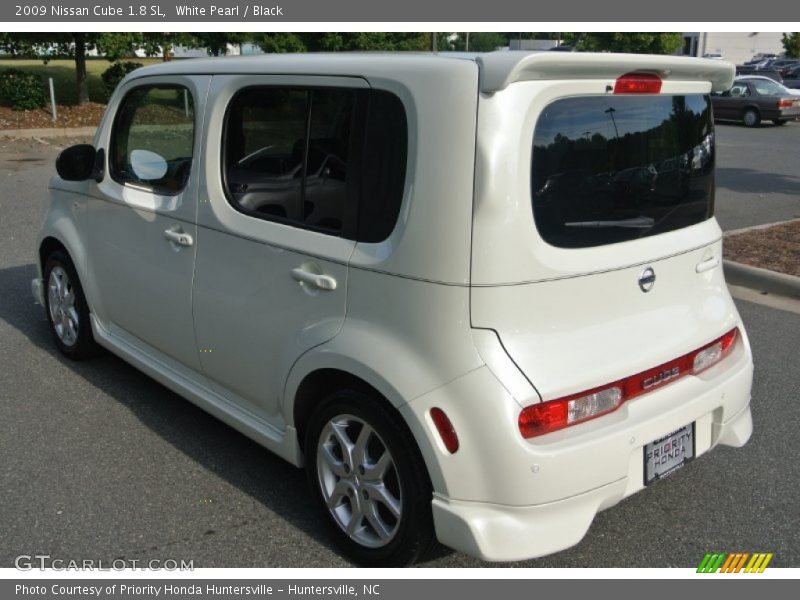 White Pearl / Black 2009 Nissan Cube 1.8 SL
