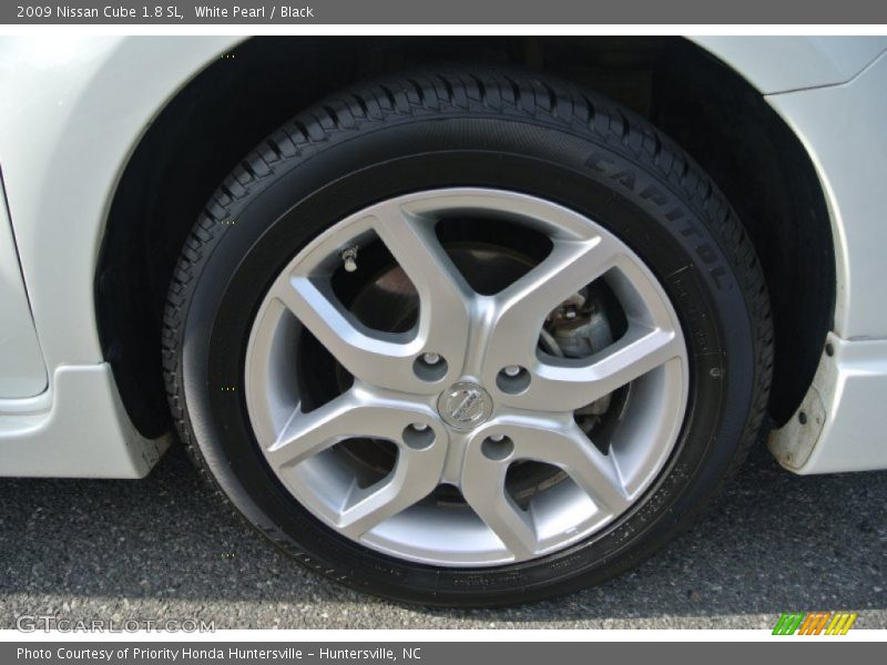 White Pearl / Black 2009 Nissan Cube 1.8 SL