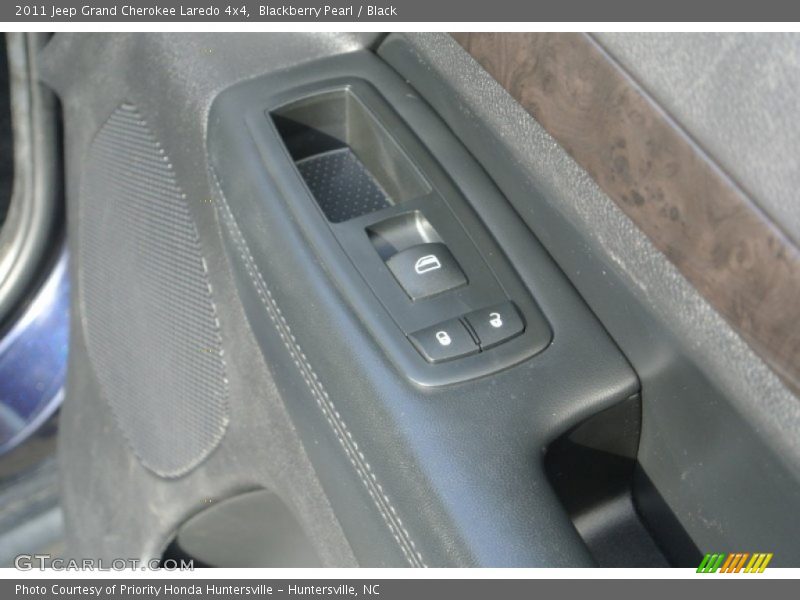 Blackberry Pearl / Black 2011 Jeep Grand Cherokee Laredo 4x4